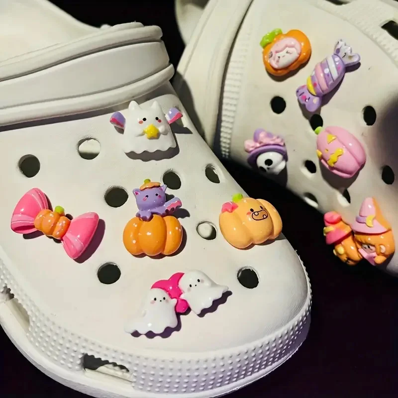 Set di 11 ciondoli di Halloween per sandali con zoccoli gotici stile Kawaii fantasmi pipistrelli, zucche, teschi, resina di caramelle decorazione per scarpe fai da te