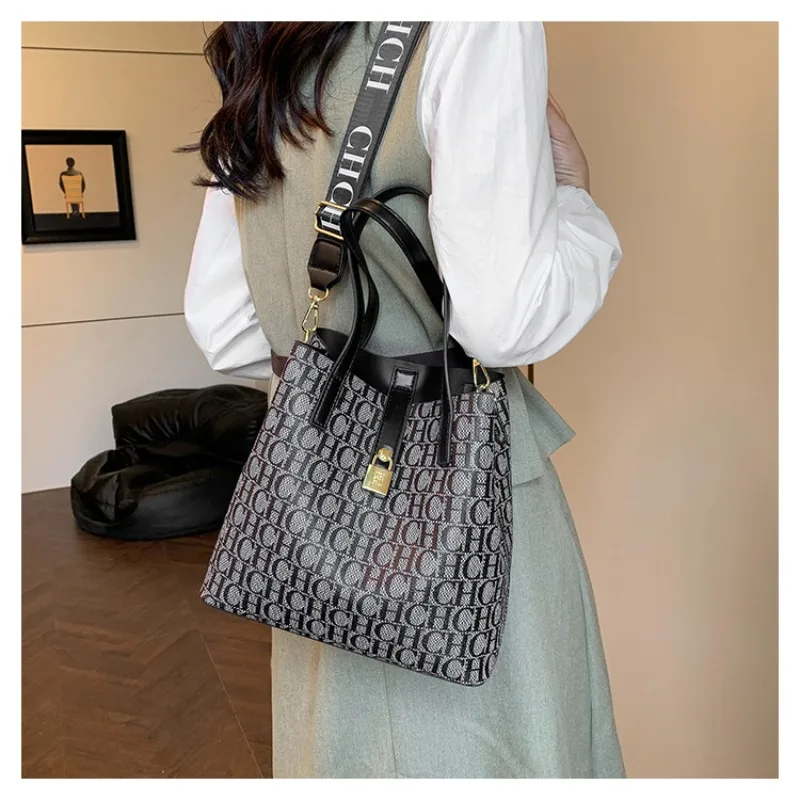 

2026 New Executive Satchel - Quilted Leather Shoulder Bag, Business Organizer for Professional Women