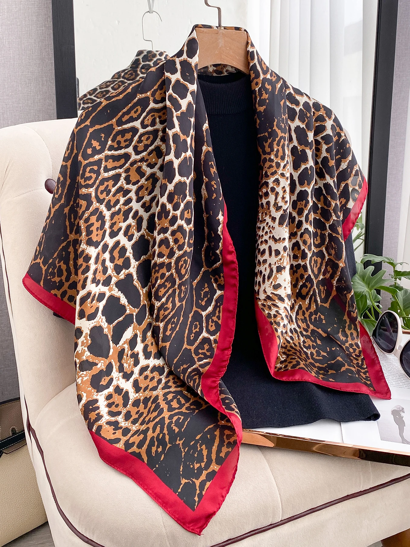 Leopard Print 90cm Square Silk - Scarf Silk Square 评论和价格