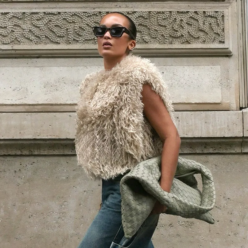 Gilet corti da donna in pelliccia di agnello sintetica senza maniche giacche pelose larghe tinta unita O collo Taddy cappotti di peluche cardigan soffici alla moda invernale