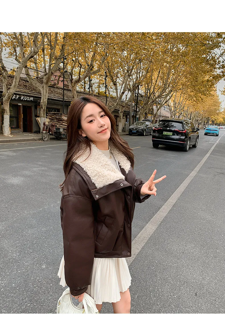 2026 Winter New Thick PU Leather Coat Women Cropped Fluffy Lapel Collar Padded Jacket Female Zip-up Streetwear Cool PU Parkas