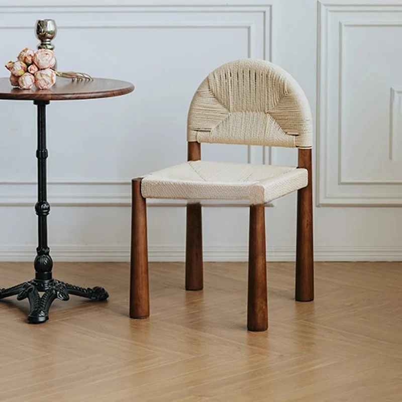 Mittelalterlicher Massivholz-Seilstuhl, Café, lässiger Esszimmerstuhl mit Rattan-Rückenlehne