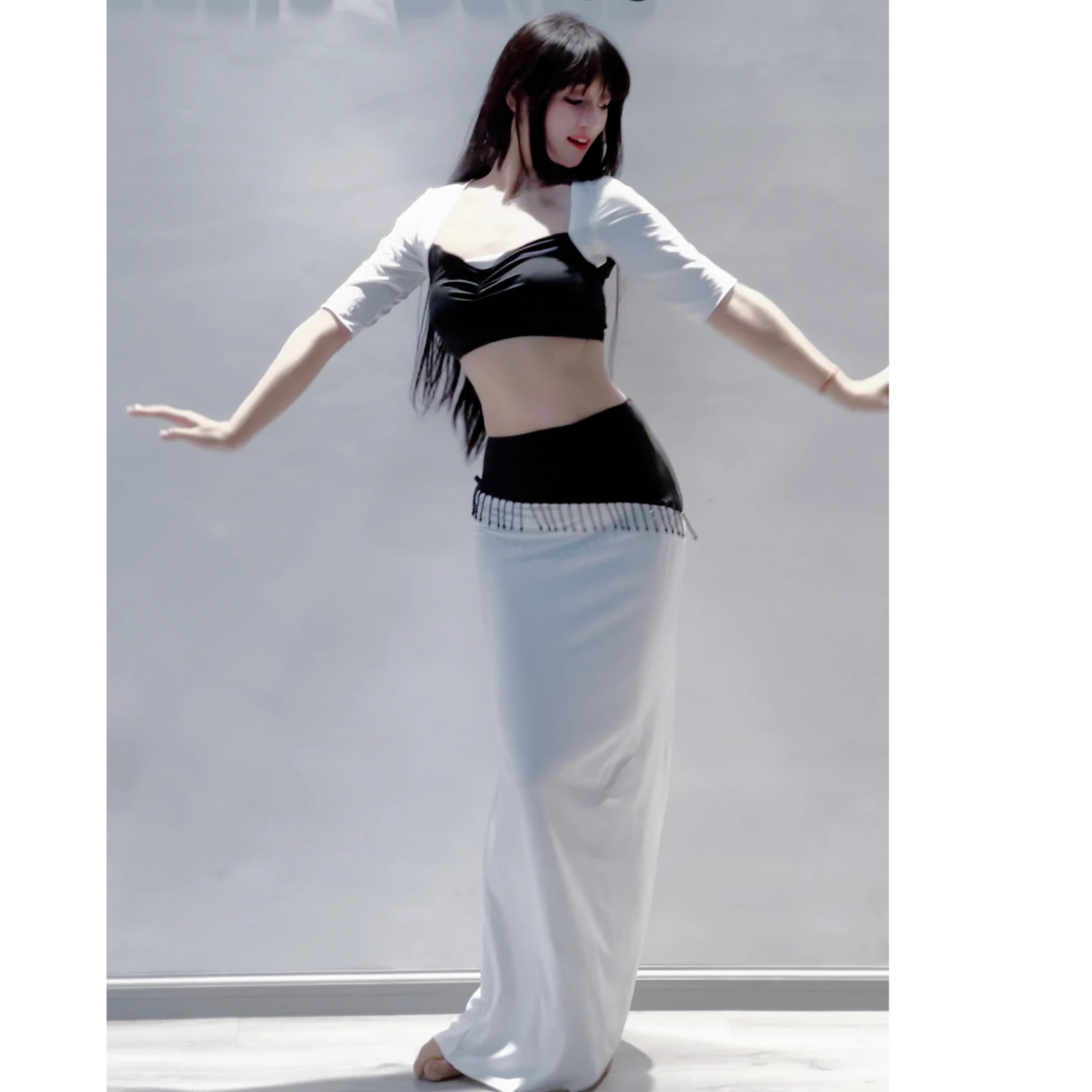 2025 ملابس رقص شرقي المرأة مثير بلوزة برقبة على شكل v + شرابة تنورة طويلة مجموعة الكبار الرقص الشرقي أداء المهنية الزي