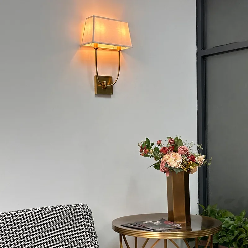 Marco de cuerno de campo americano, lámpara de noche retro de cobre para dormitorio, faro de espejo, sala de estar simple, pasillo de doble cabeza