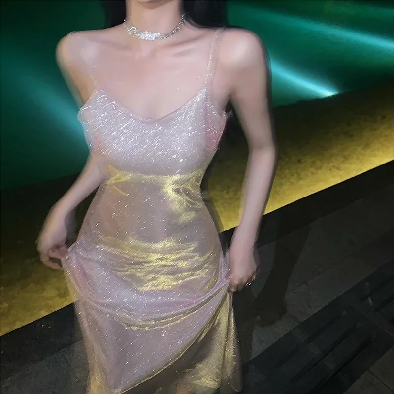 Elegante abito scintillante con scollo a V Abito da donna coreano con cinturino per spaghetti Abito da donna sexy con paillettes e spalle scoperte