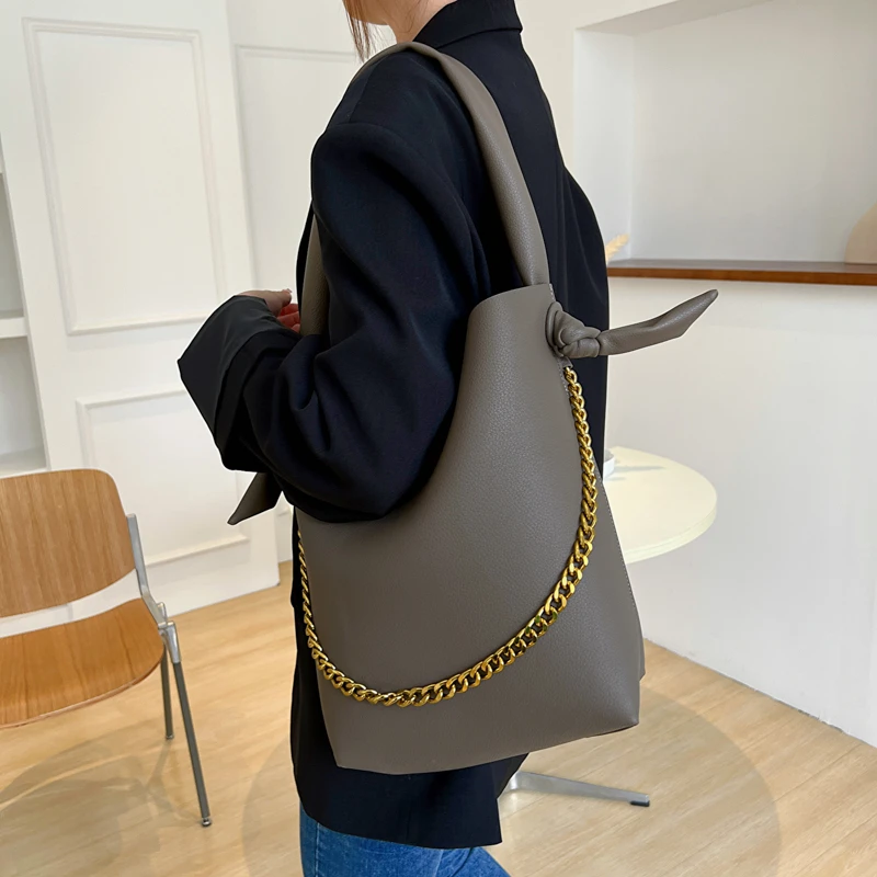 

2024 New Style Fashionable Women Shoulder Bags PU Leather Daily Chain Soft Surface Simple Multi-function Leisure Popular Tote