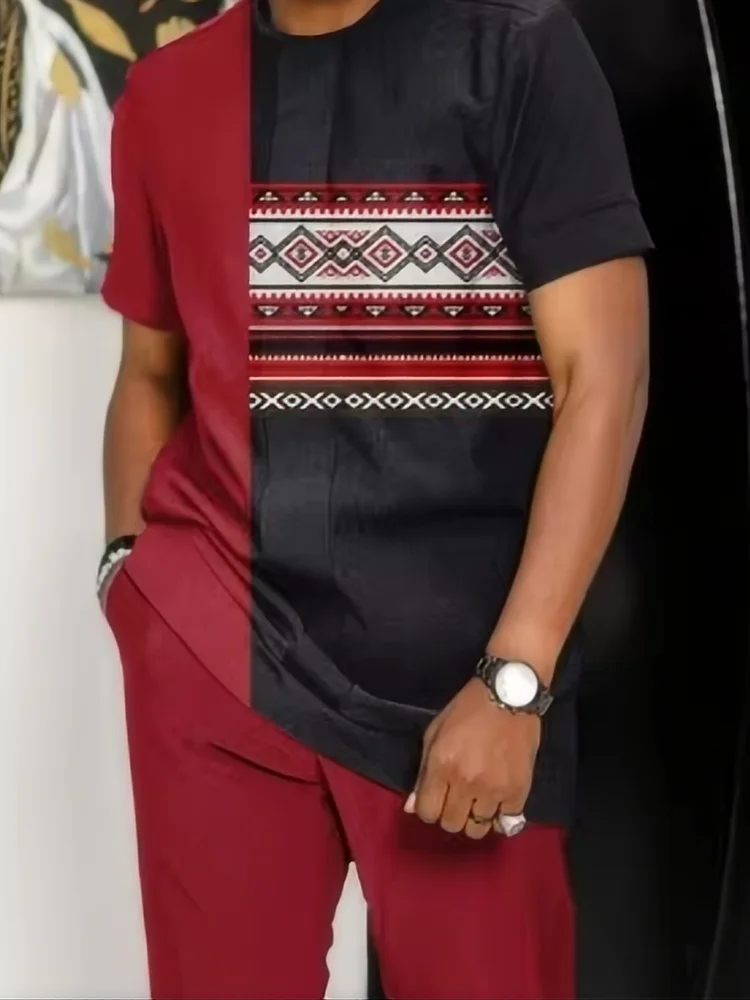 تتميز البدلة الرجالية الصيفية الجديدة لعام 2025 ملابس غير رسمية على الموضة بطباعة مخططة كلاسيكية للشارع، والتي تسمح بمرور الهواء ومريحة