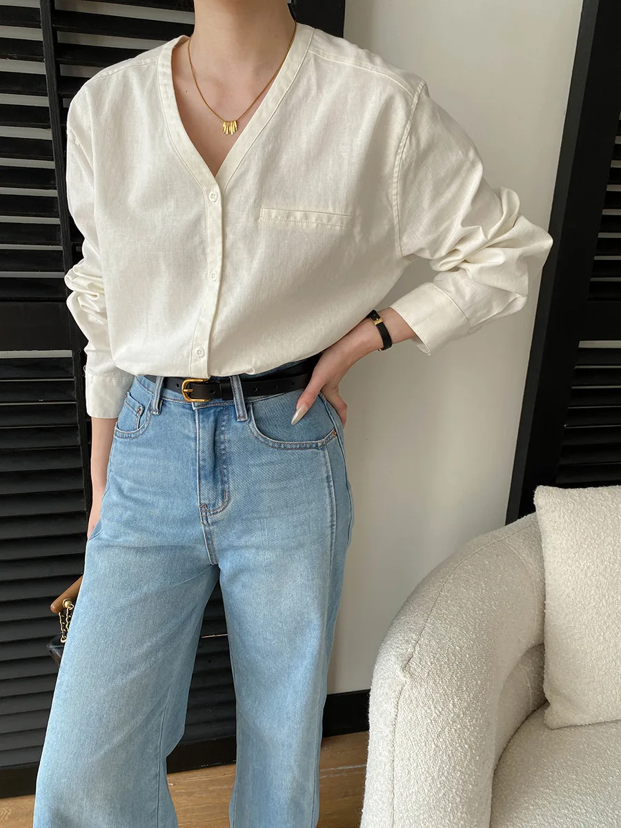 

Весенне-летняя женская повседневная однотонная рубашка с V-образным вырезом, свободного кроя, с длинными рукавами, визуально стройнящая фигуру.