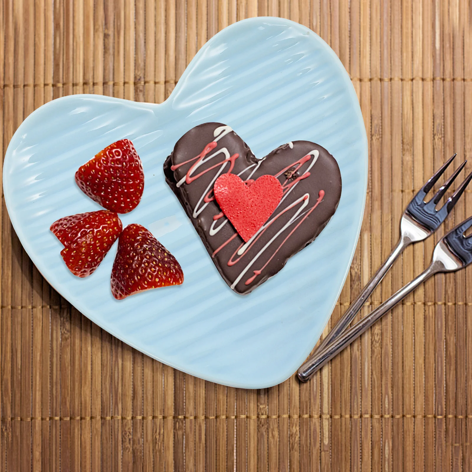 

1Pcs Love Shaped Ceramic Tray Elegant Minimalist Dessert Cake Storage Snack Fruit Serving Display Tray for Home Restaurant