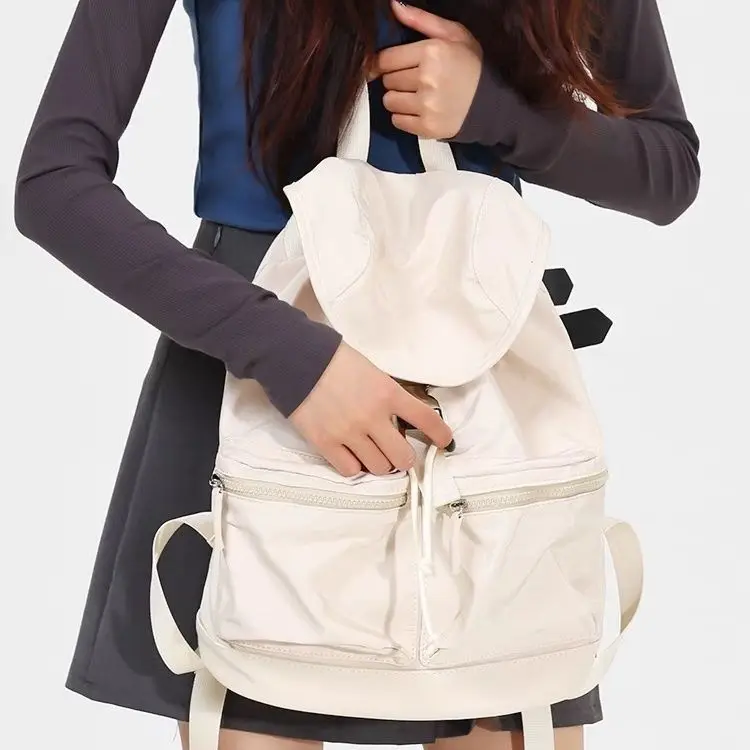 Mochila feminina preta com design de viagem, bolsa de computador de nylon leve e versátil para viagem, mochila de grande capacidade