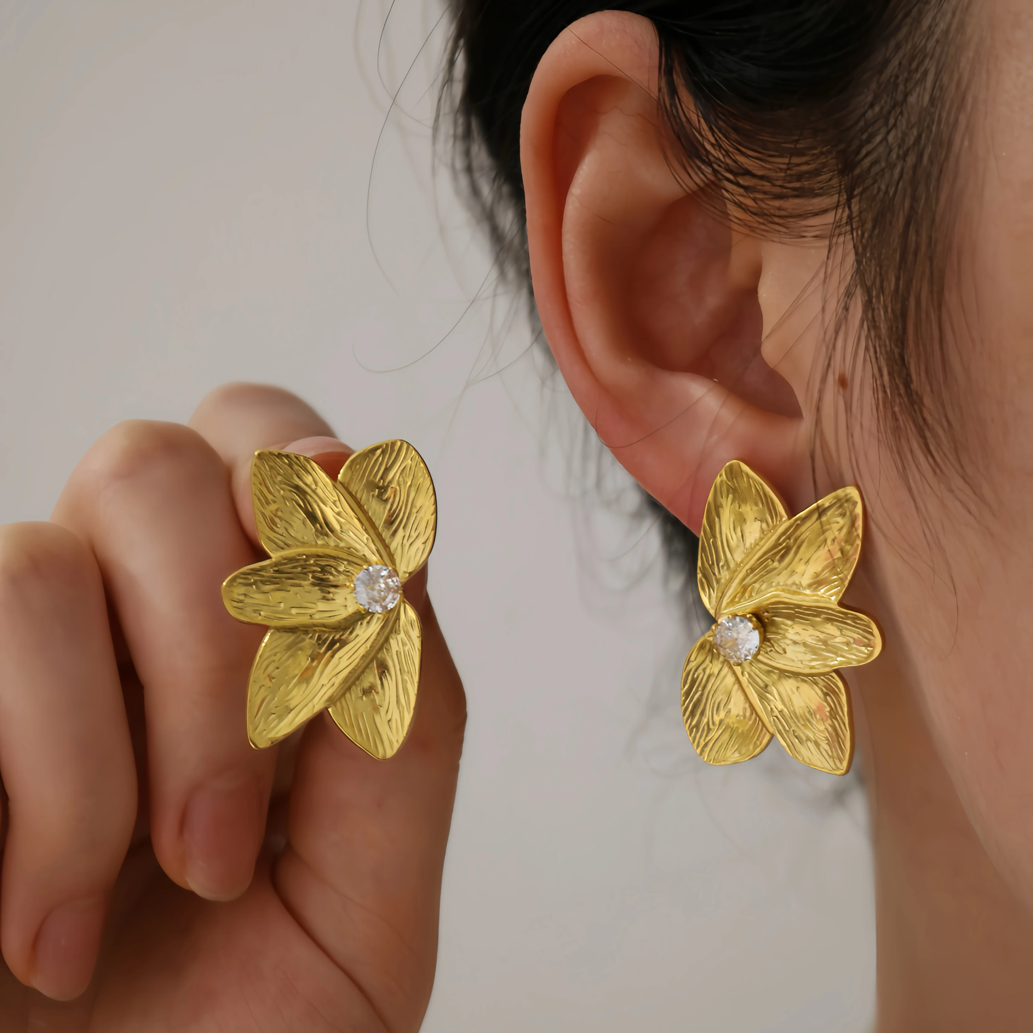 Hot-selling Waterproof Stainless Steel Flower Gold Color Big Stud Earrings Metal High Quality Fashion Statement Jewelry Women
