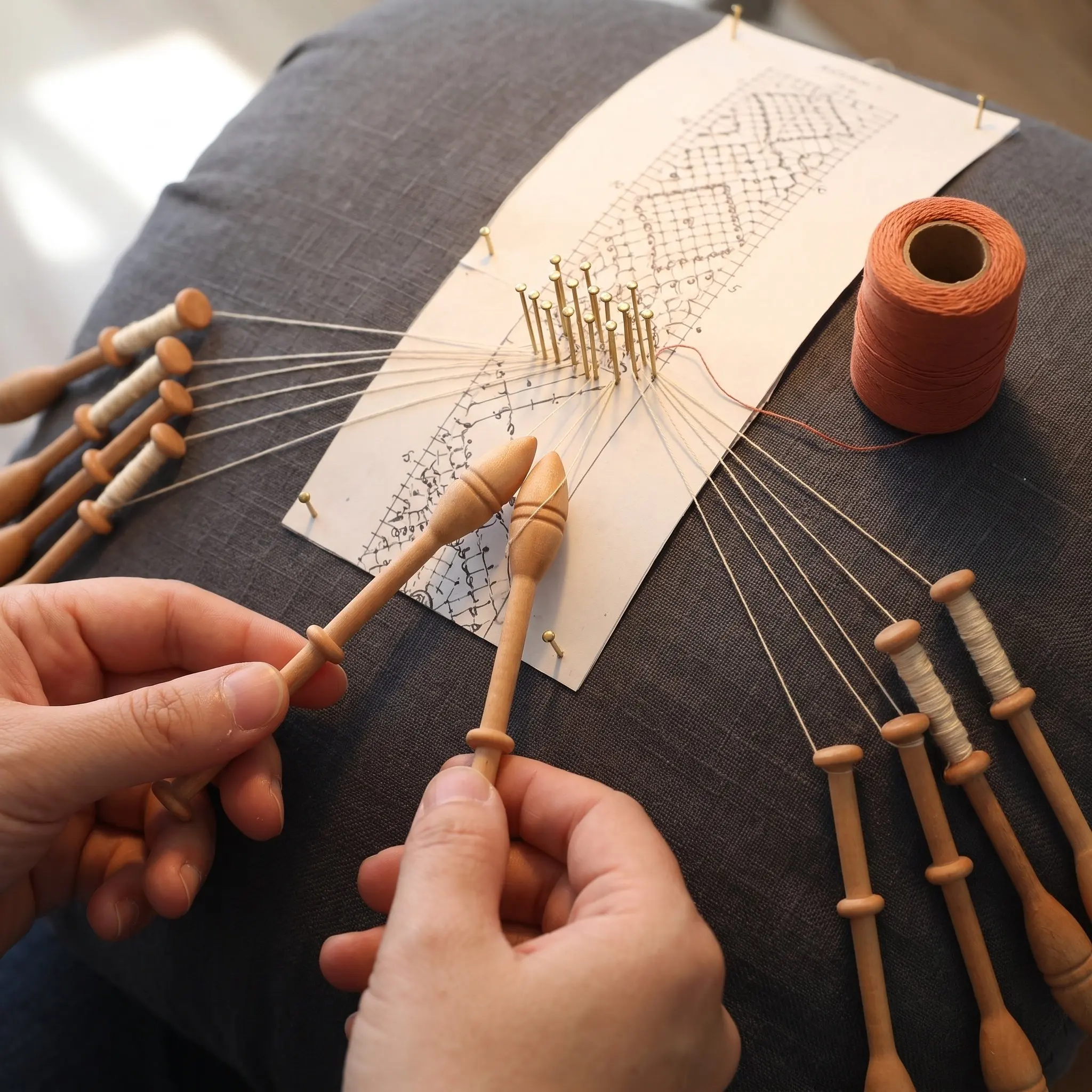 12pcs Wooden Lace Bobbins DIY Knitting Needle Turned Empty Thread Spools Handmade Shuttle Weaving Tools