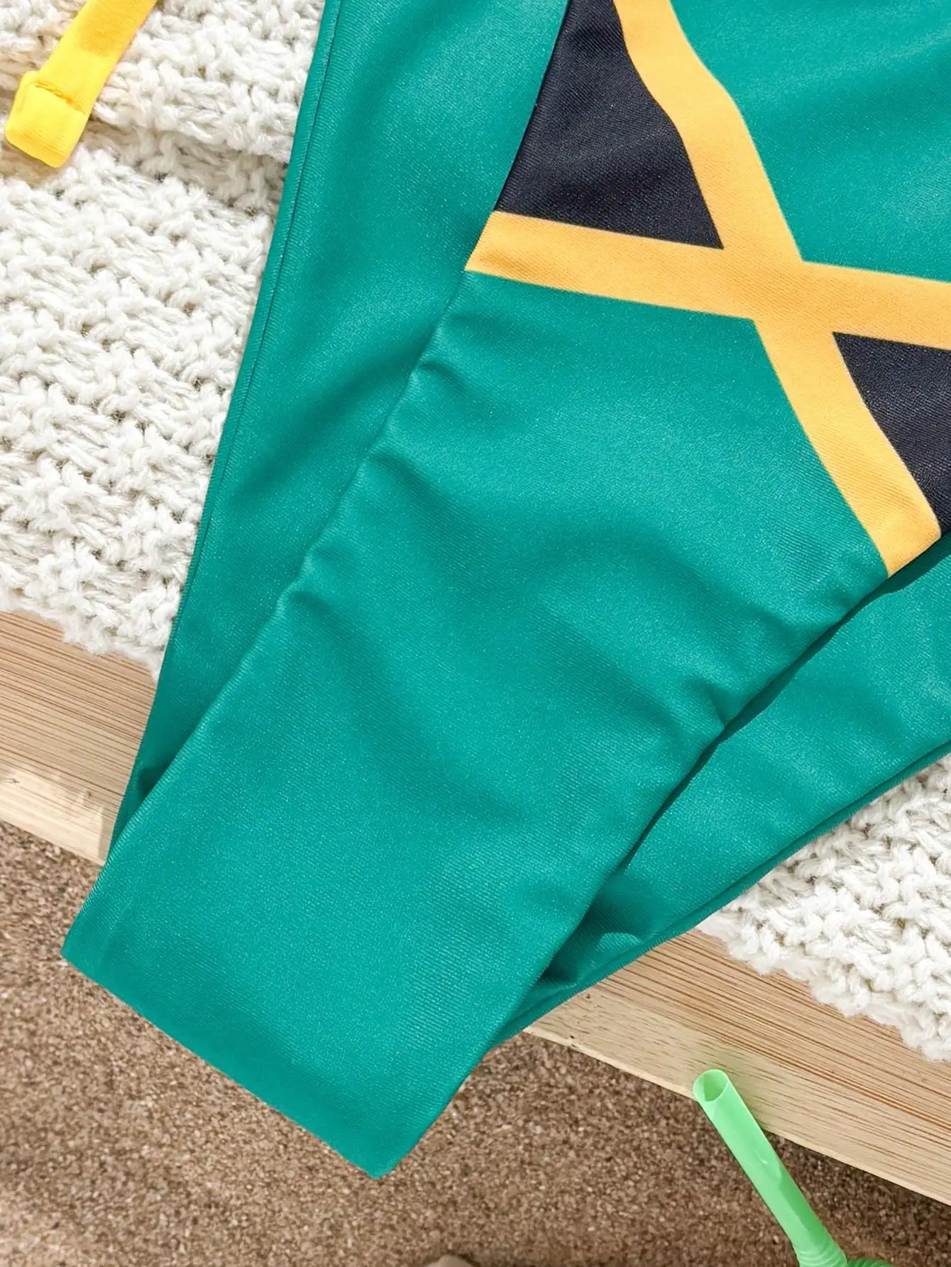 

Женский комплект бикини из 3 предметов с принтом флага Ямайки и сетчатой накидкой