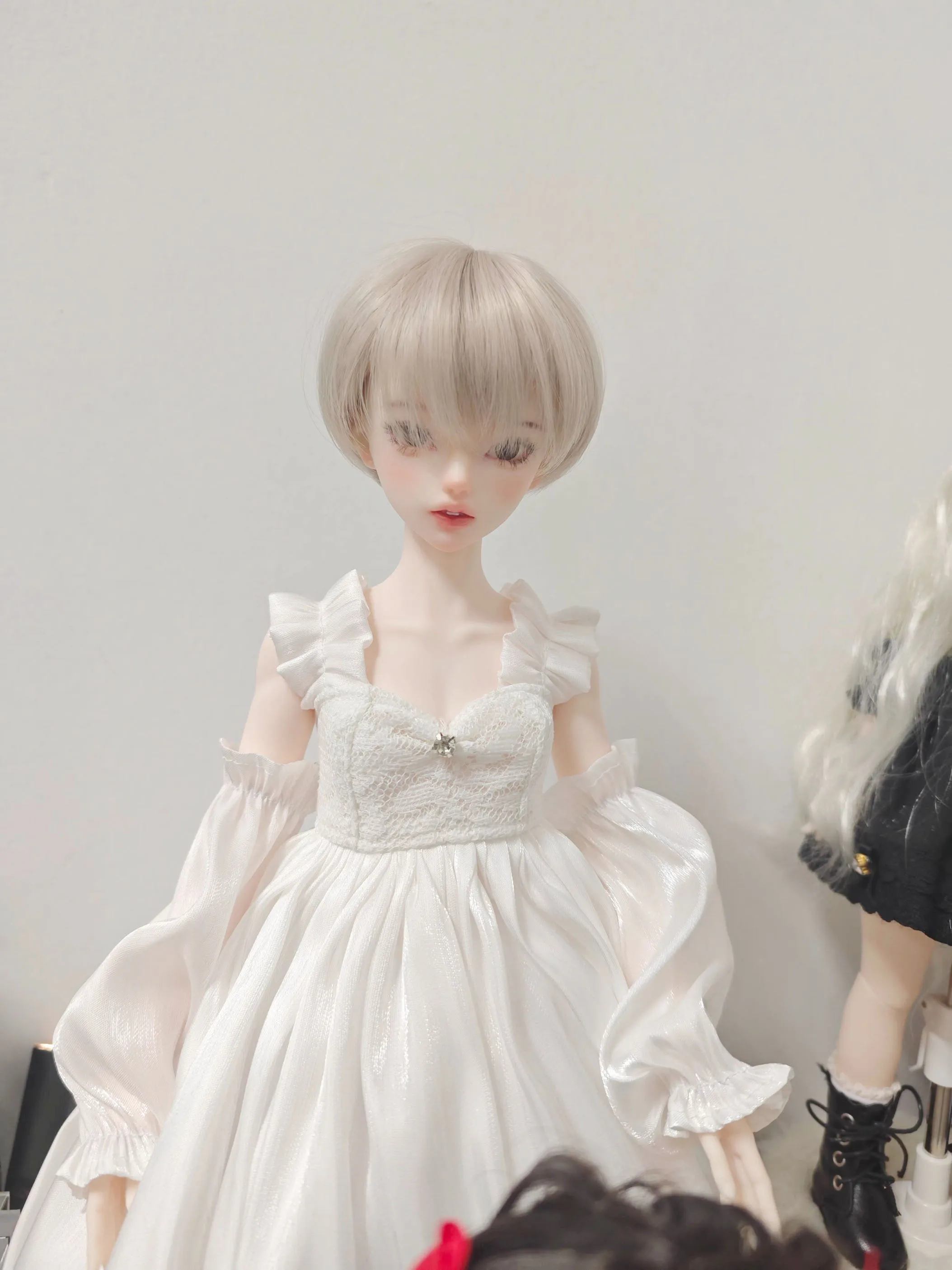 

BJD dress 1/3 1/4 1/6 plunging neckline white doll clothes free shipping