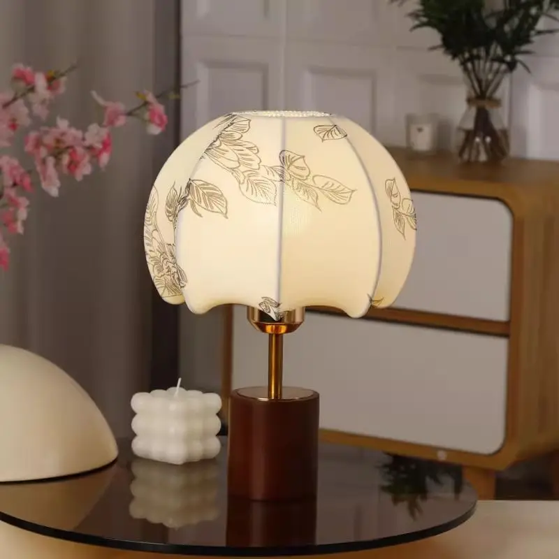 

French style retro table lamp bedside lamp in antique solid wood living room study reading lamp atmosphere decorative light