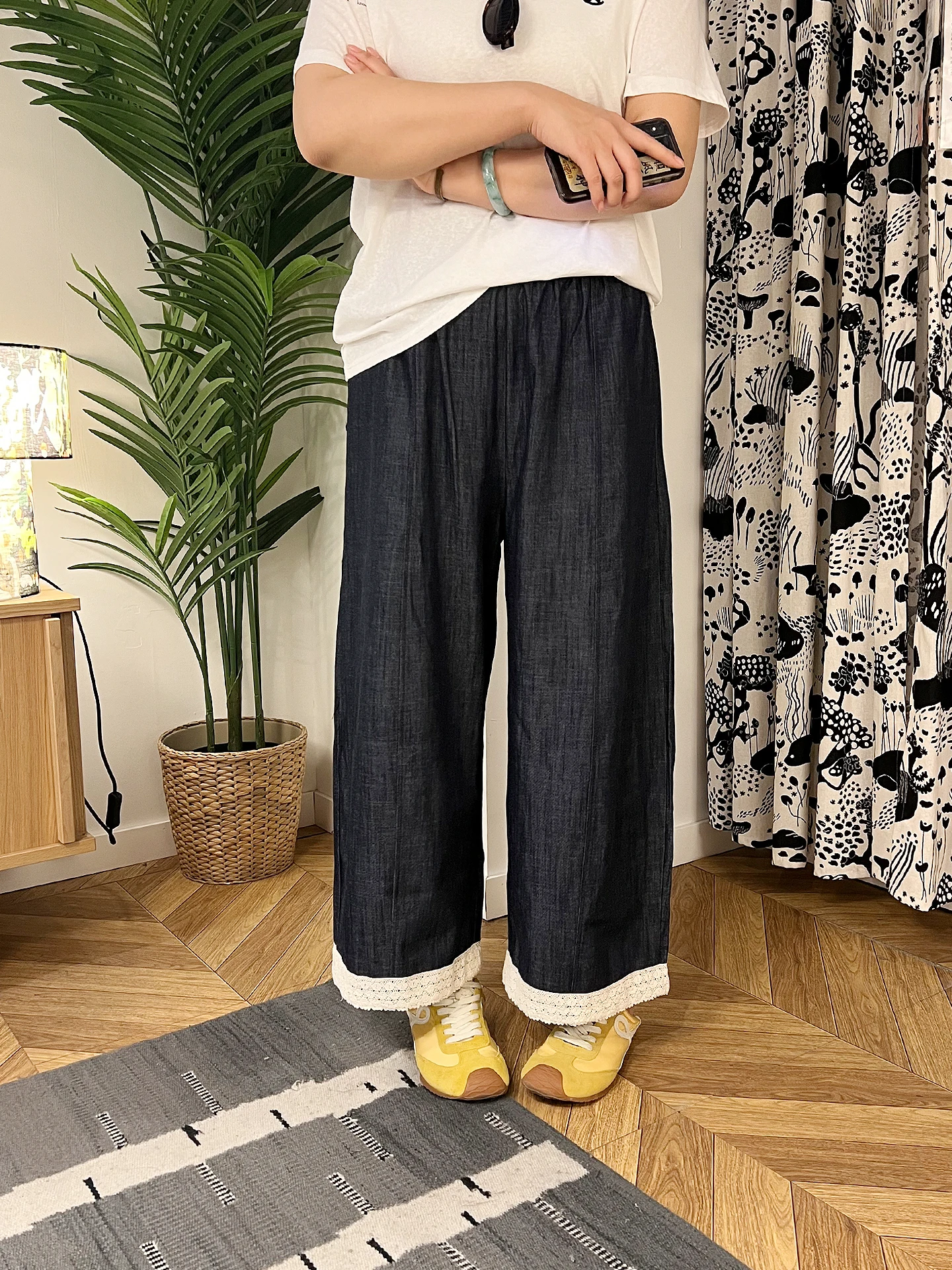 

Slimming Large Size High Waist Wide Leg Jeans Lace Trim Straight Cut Nine Point Grandmother Pants Women plus Size Comfortable...