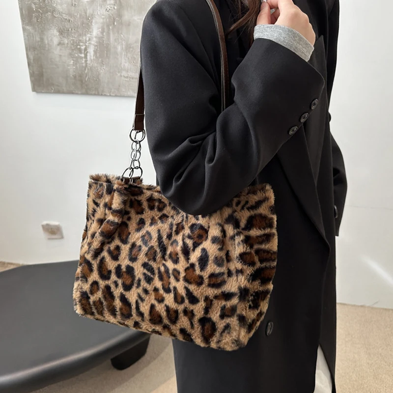 Plush Shoulder Underarm Handbag Women Leopard Tote Bags Lady Luxury Fluffy Shoulder Bag Chain Large Capacity Commuter Handle Bag