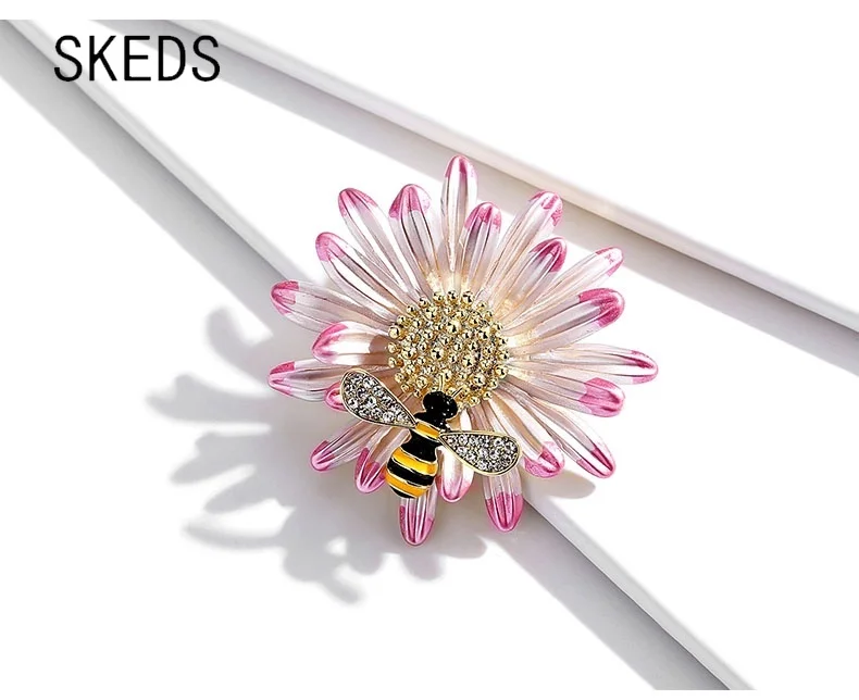 SKEDS Elegant Bee Sunflower Collecting Honey Brooches For Women Daisy Enamel Pin Sweet Scarf Clip Jewelry Clothes Brooch Gift