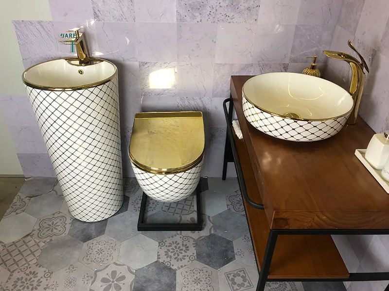 

z Роскошный золотой унитаз для ванной комнаты, окрашенный в золотую керамический золотой умывальник