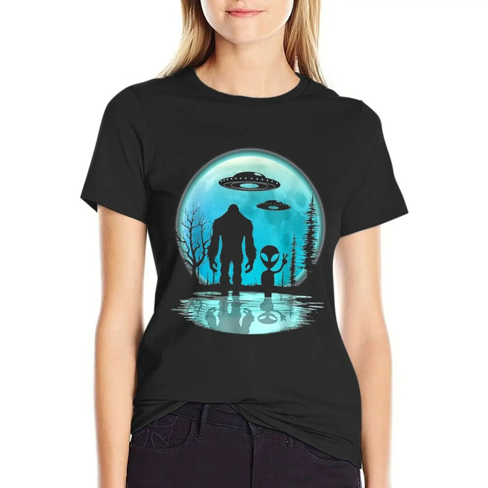 

Alien And Bigfoot T-Shirt Female clothing hippie clothes summer top Women's cotton t-shirt