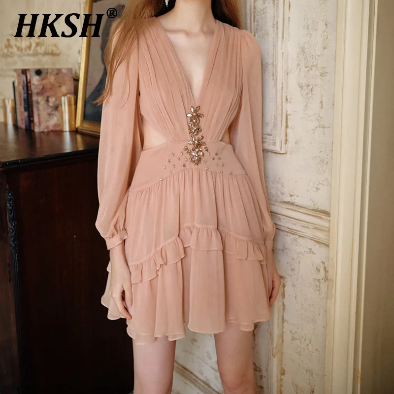 

HKSH Summer New Women Trendy French High Street Sexy Hollow Waist Diamonds Pleated Ruffles Long Sleeve V-neck Short Dress HK6317
