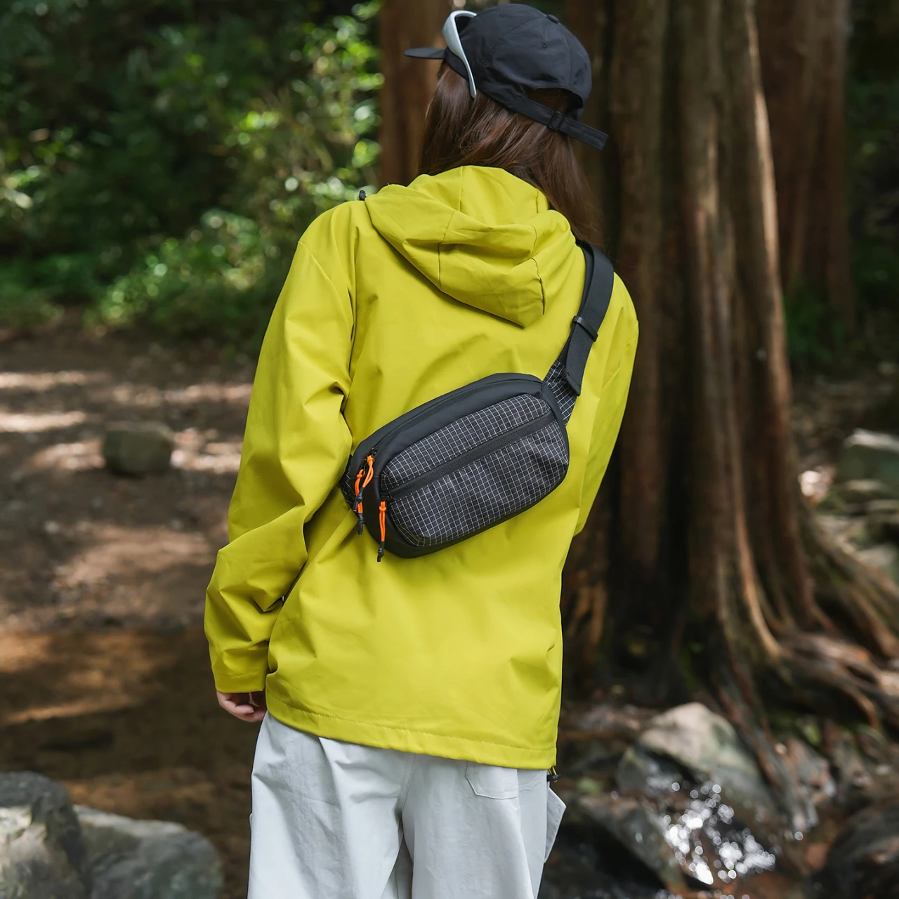 حقيبة كروس عالمية جديدة للرجال والنساء حقيبة رياضية أنيقة حقيبة كتف مفردة غير رسمية ومتعددة الاستخدامات مع حزام الخصر