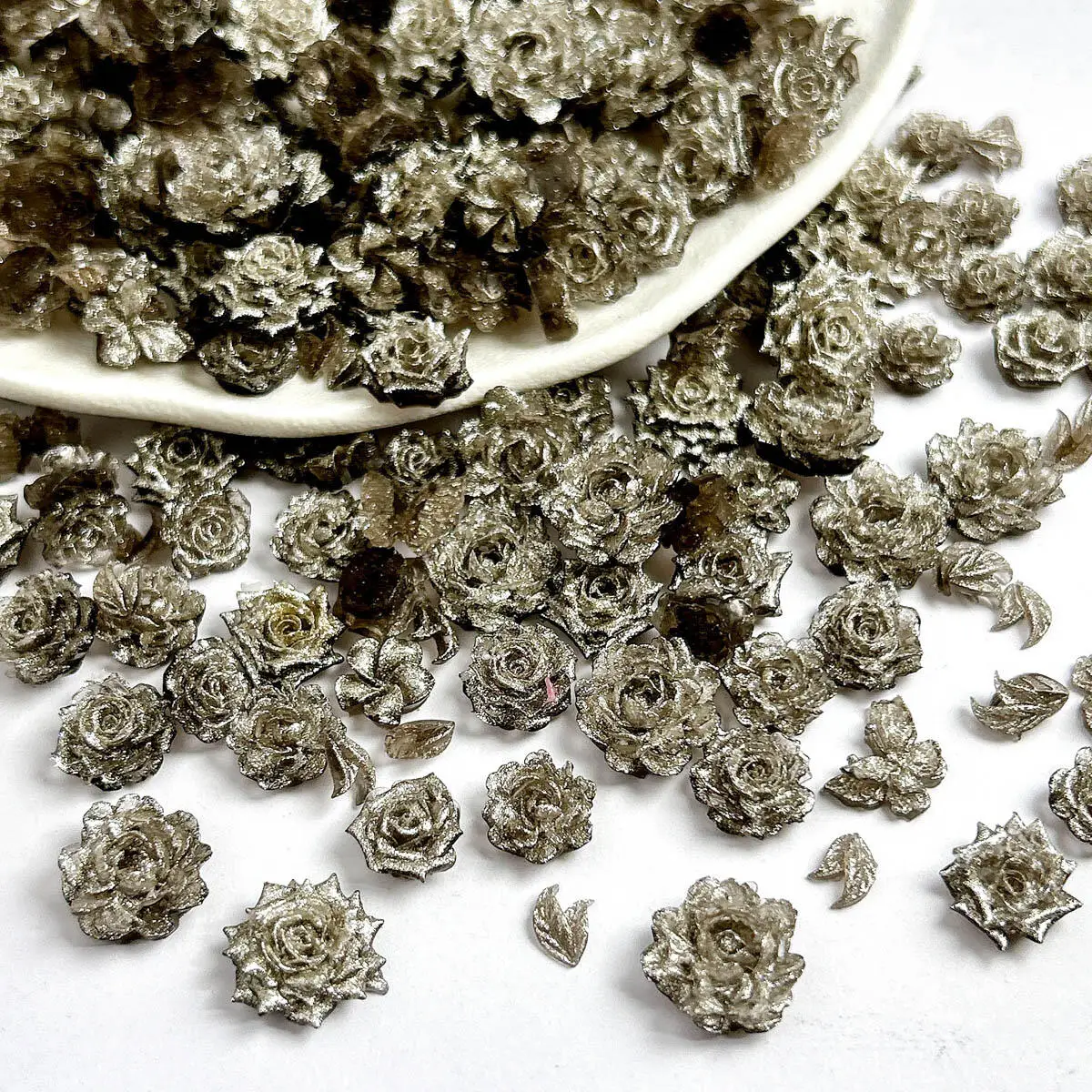 Encantos de uñas de flor gris con purpurina de Hada de resina 3D, estilos luminosos varios, flor de resina mixta, decoración artística de uñas, piezas de manicura DIY