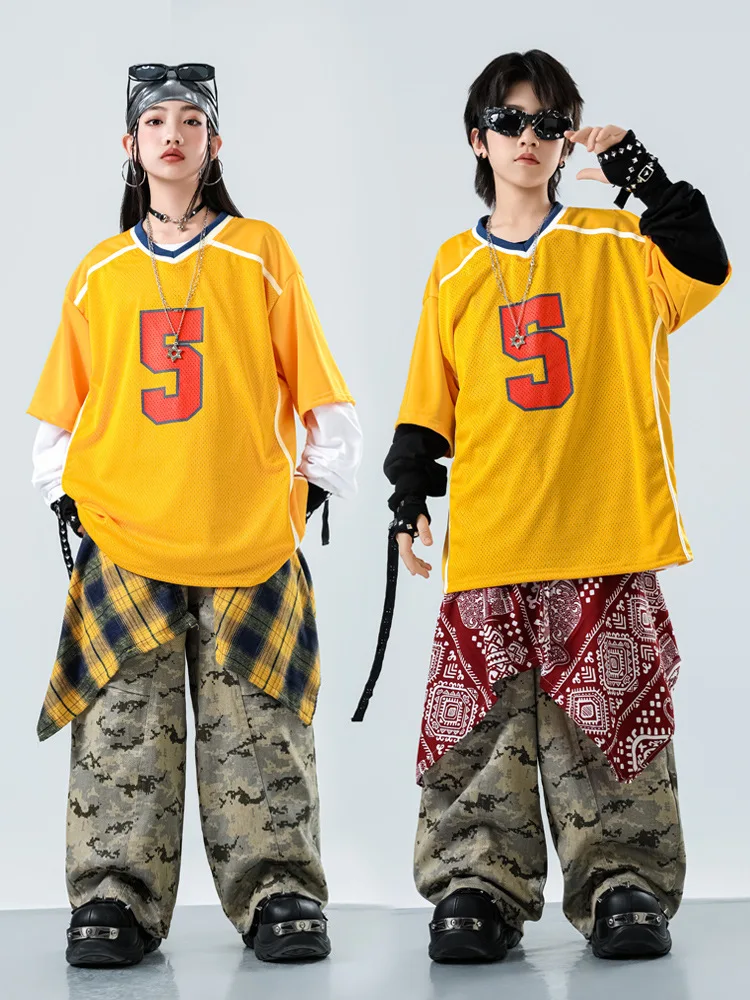 

Детская одежда в стиле K-pop и хип-хоп: желтая футболка-джерси, топ с камуфляжным принтом, повседневные широкие брюки карго для девочек и мальчиков, костюм для уличных танцев