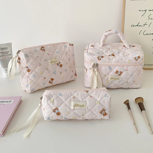 Imagen 1 del producto Bolsa de maquillaje de gran capacidad con lazo de oso bonito, bolsa de almacenamiento de artículos de tocador de viaje