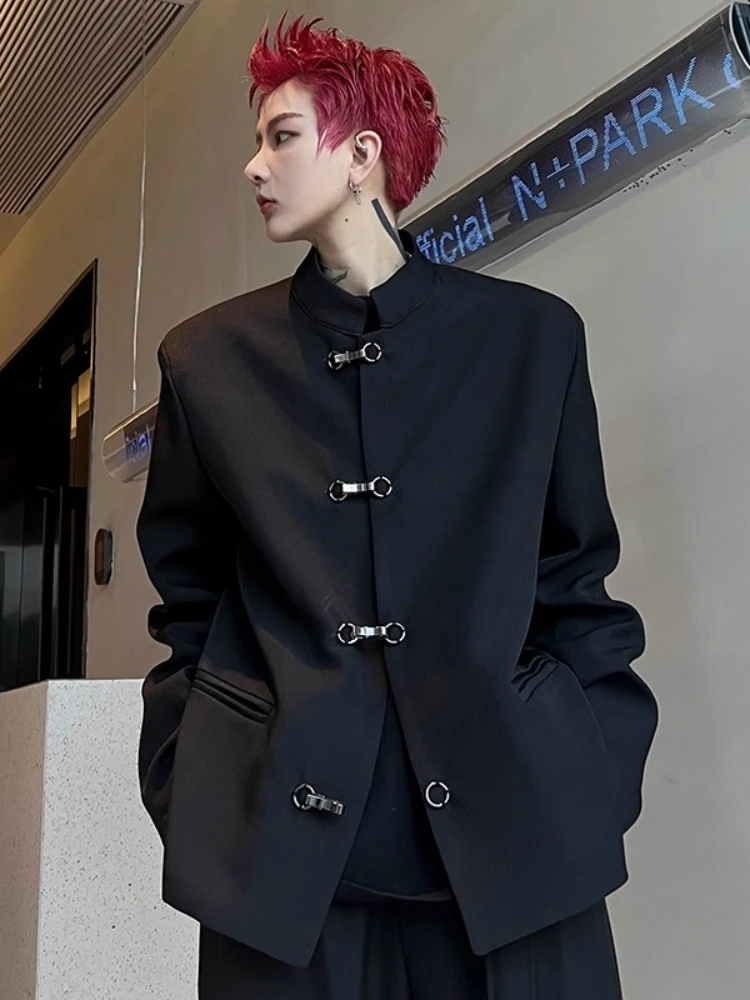 

Dark Stand Collar Blazer Jacket Men Vintage Metal Horseshoe Buckle Blazer Coat New Chinese Black Oversized Draped Edgy Suit