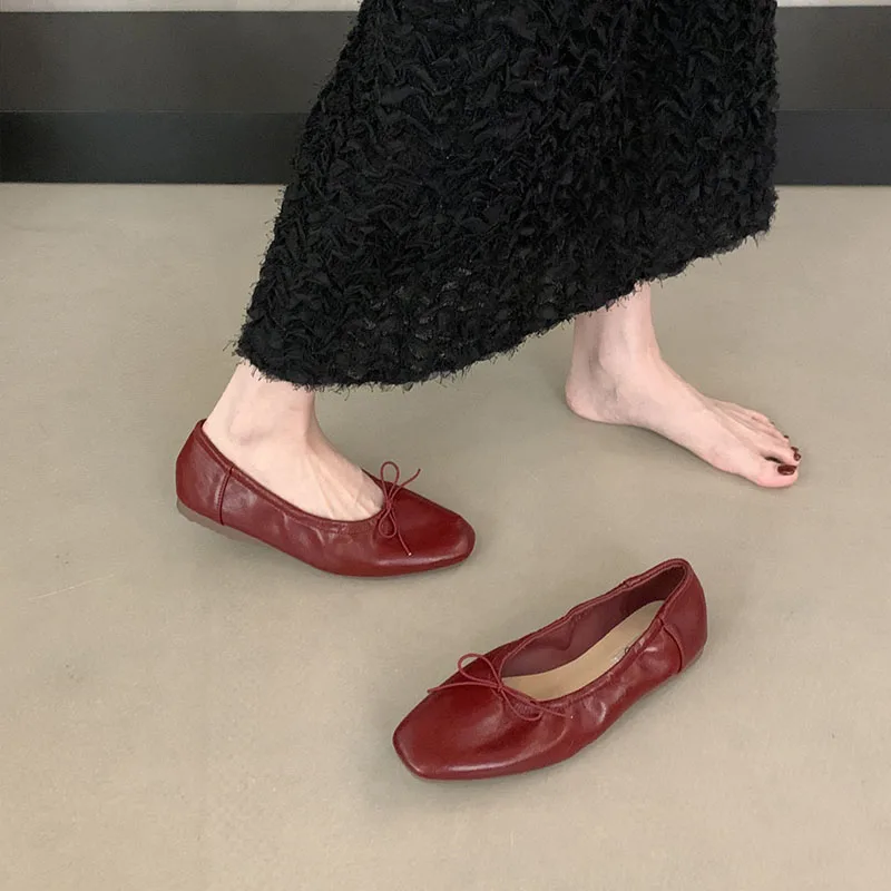 Neu in der Mode: Weiche Damen-Ballerinas mit flachem Absatz, lässige, flache Damenschuhe zum Hineinschlüpfen, mit Schmetterlingsknoten. – Detail 10