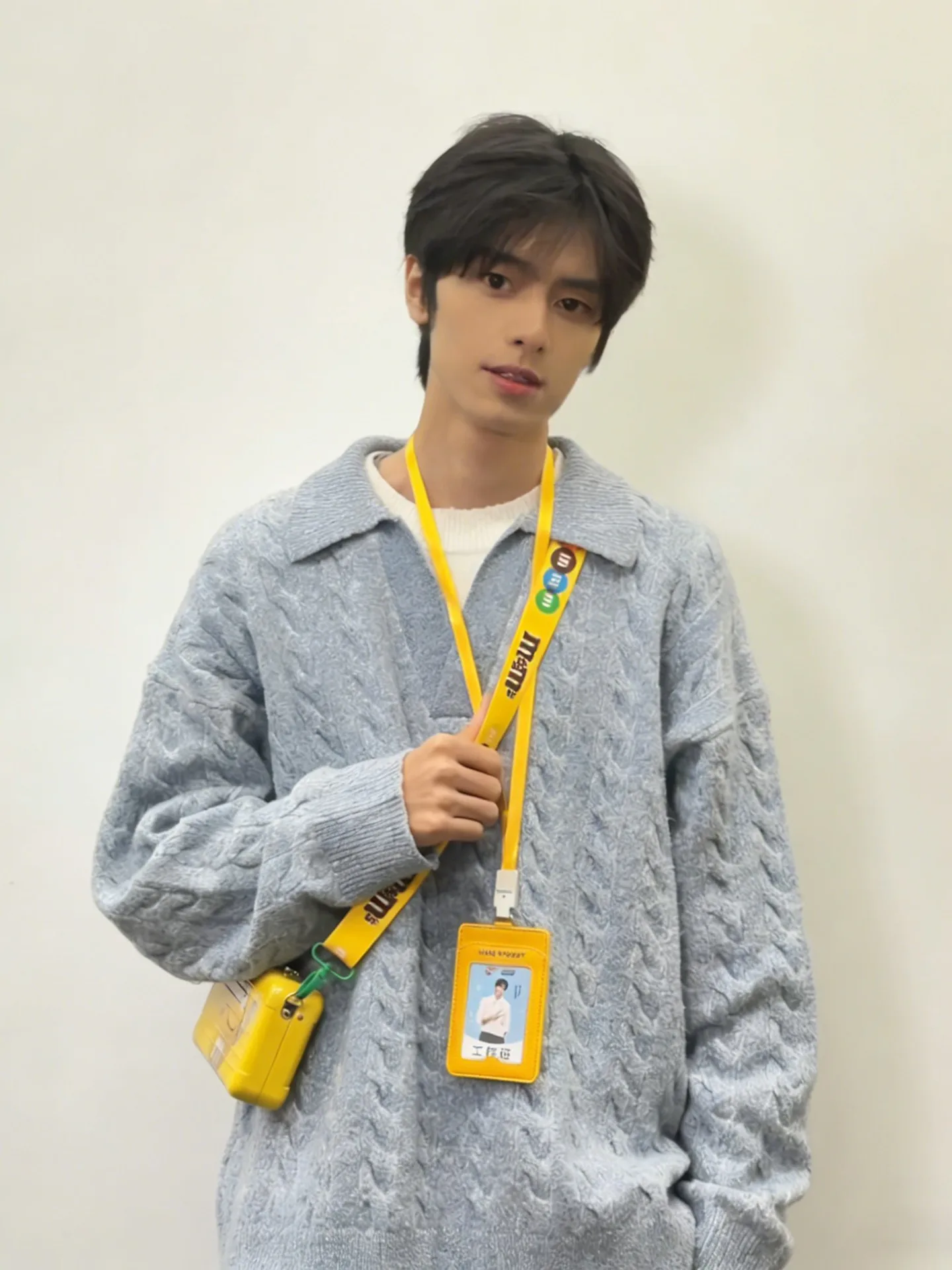 

Светло-голубой мужской вязаный свитер с воротником, зимний, в корейском стиле, повседневный, с длинными рукавами, для пар, из пряжи, с узором косы