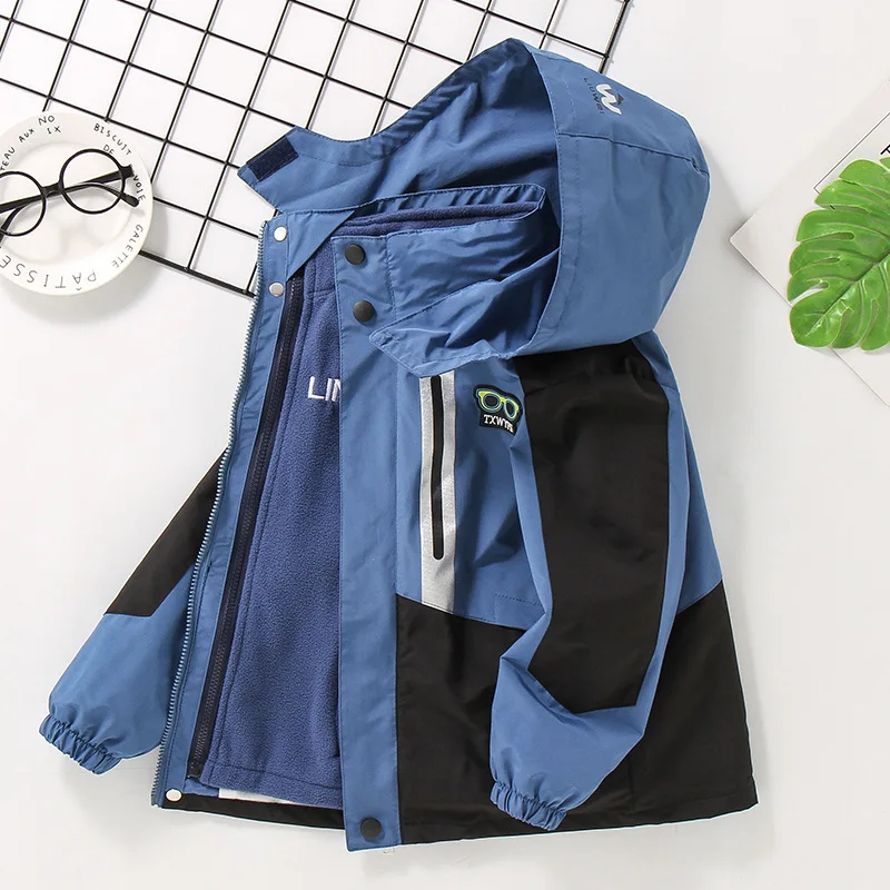 Boys' assault jacket, three in one detachable autumn and winter outfit, new children's thick color blocked windbreaker jacket