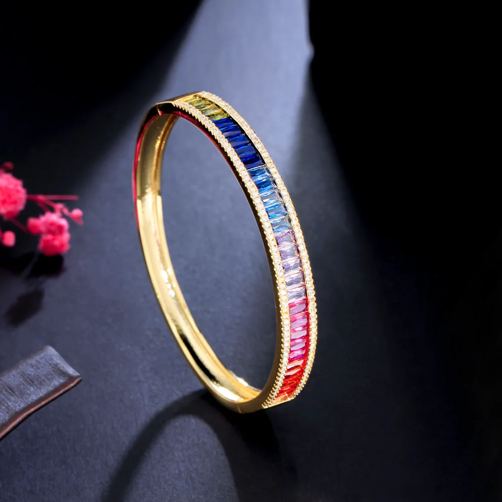 CWWZircons Einzigartiger Baguette-Regenbogen-Zirkon Runder Offener Armreif für Damen Trendiger Brasilianischer Vergoldeter Schmuck Großhandel SZ0052 – Detail 7