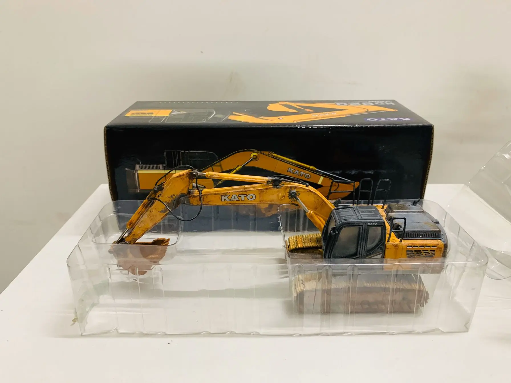 1:50 Scale DieCast Model HD820 Regzam Hydraulic Excavator Muddy Edition New in Box