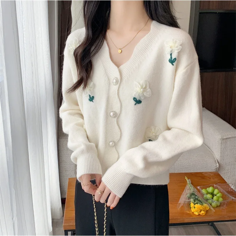 2025 جديد الحلو ثلاثي الأبعاد الزهور مطرز سترة مشغولة من الصوف الإناث لينة شمعي تخفيض العمر الخريف سترة معطف الإناث