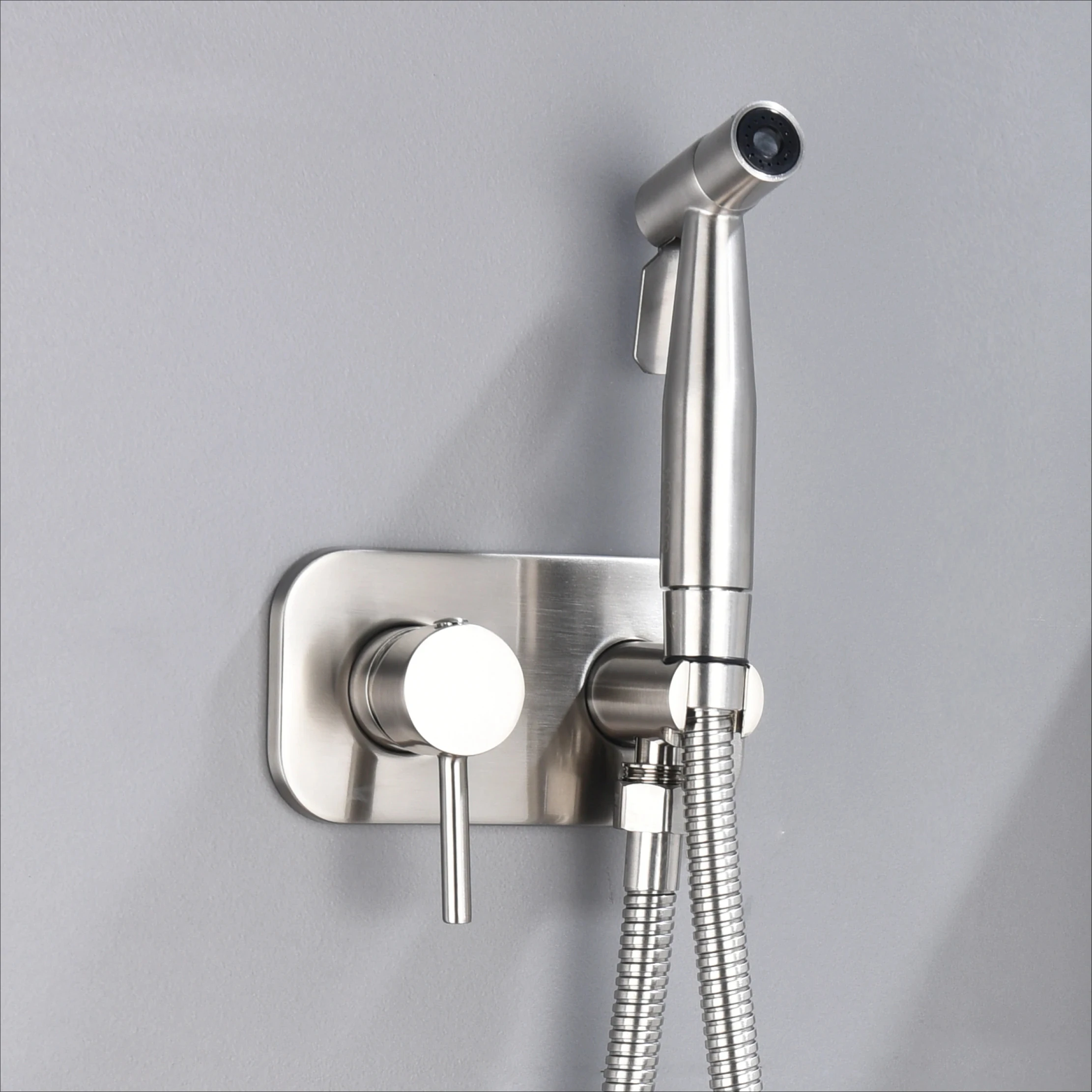 

Wall mounted pressurized toilet spray gun set copper body hot and cold cleaning nozzle black toilet partner shower