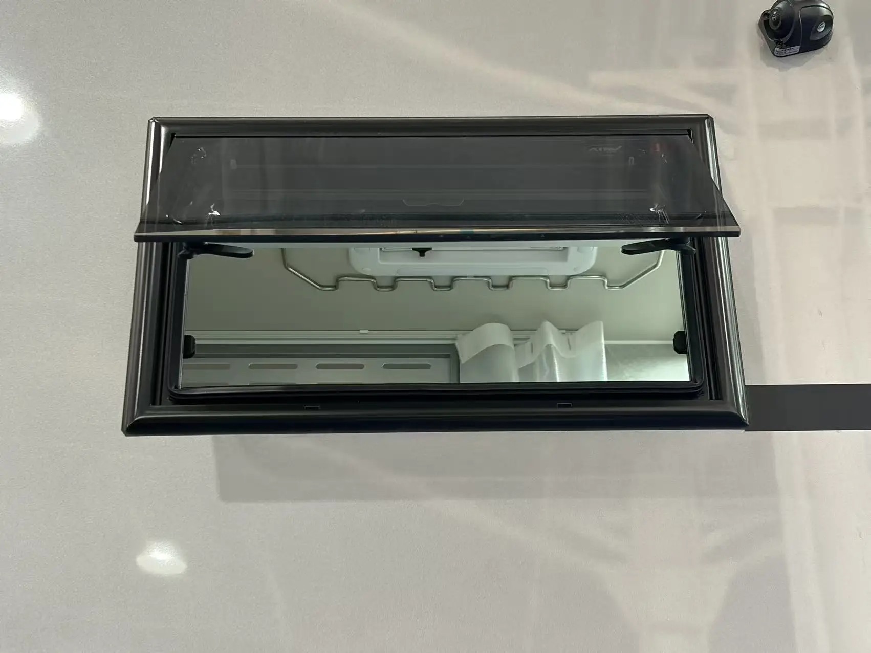 1000*600mm Black Aluminum Frame RV Acrylic Right Angle Window For Camper & Trailer