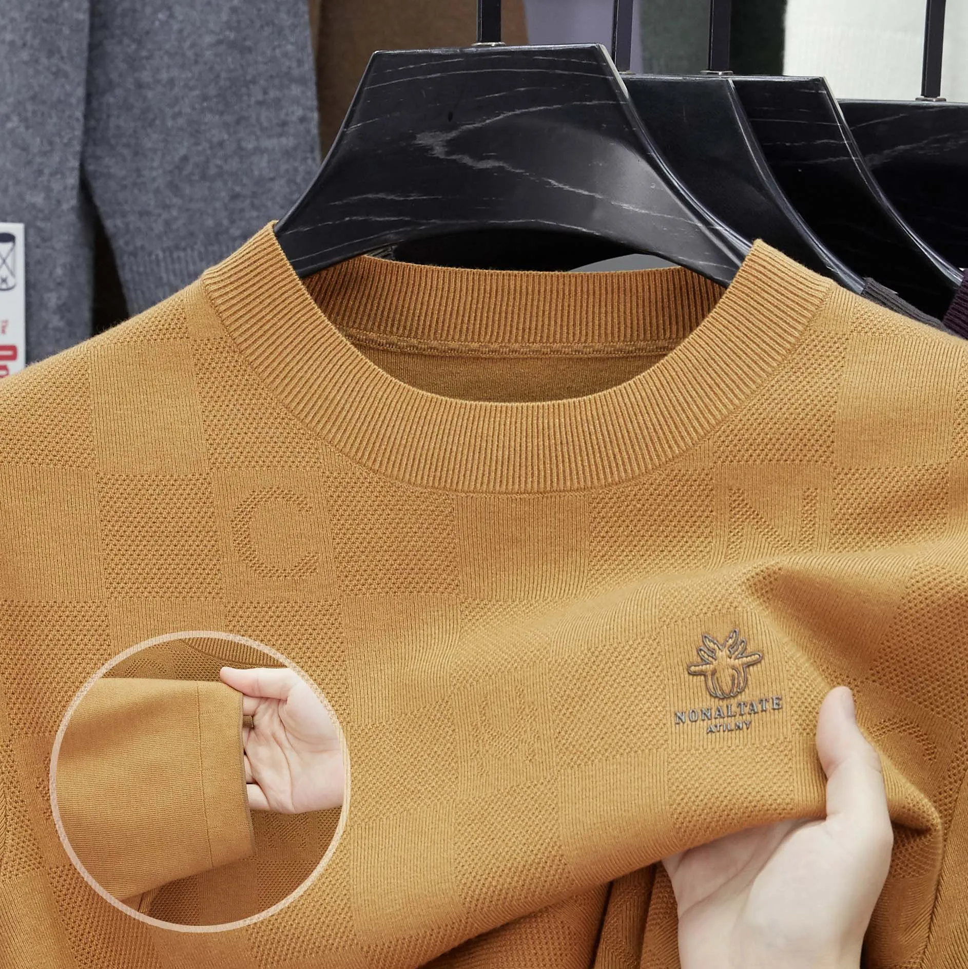 

2025 New Autumn and Winter Men's Short Sleeved Round Neck Knitted Sweater Half Sleeved T-shirt Sweater Men's Base Shirt