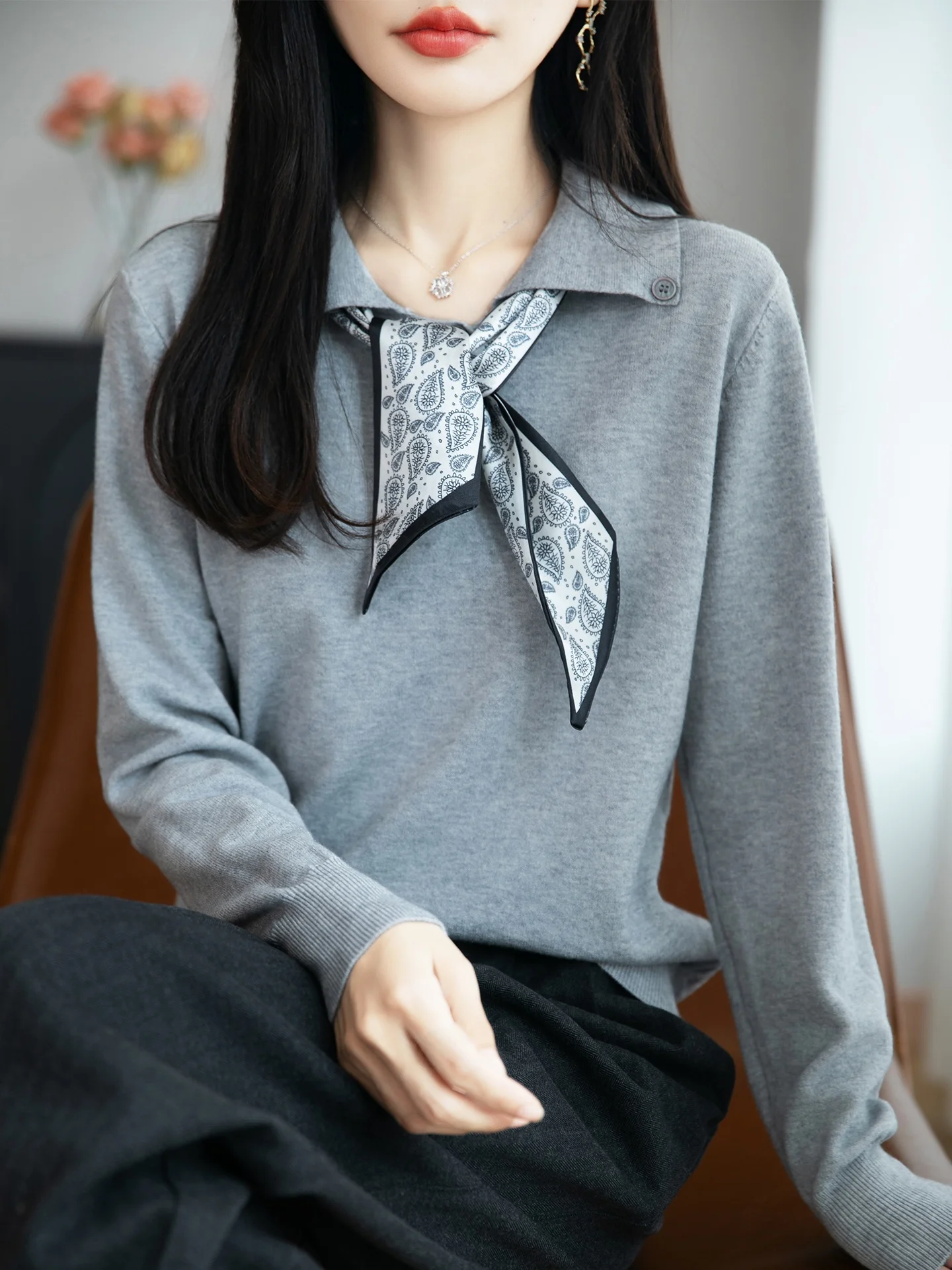 

Fall 2025 New Sle Collar Knitted Sweater Silk Scarf Tie Faion Thin Sweater Turn-down Collar Outerwear Elegance