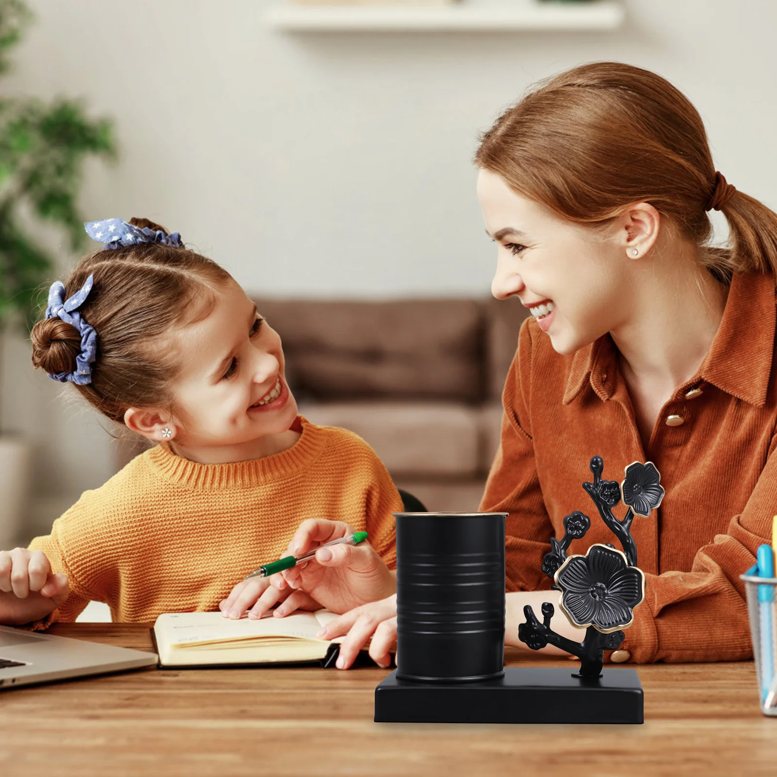 

Iron Plum Blossom Pen Holder For Desk Large Capacity Pencil Organizer Multifunctional Metal Cup Container Office Supplies