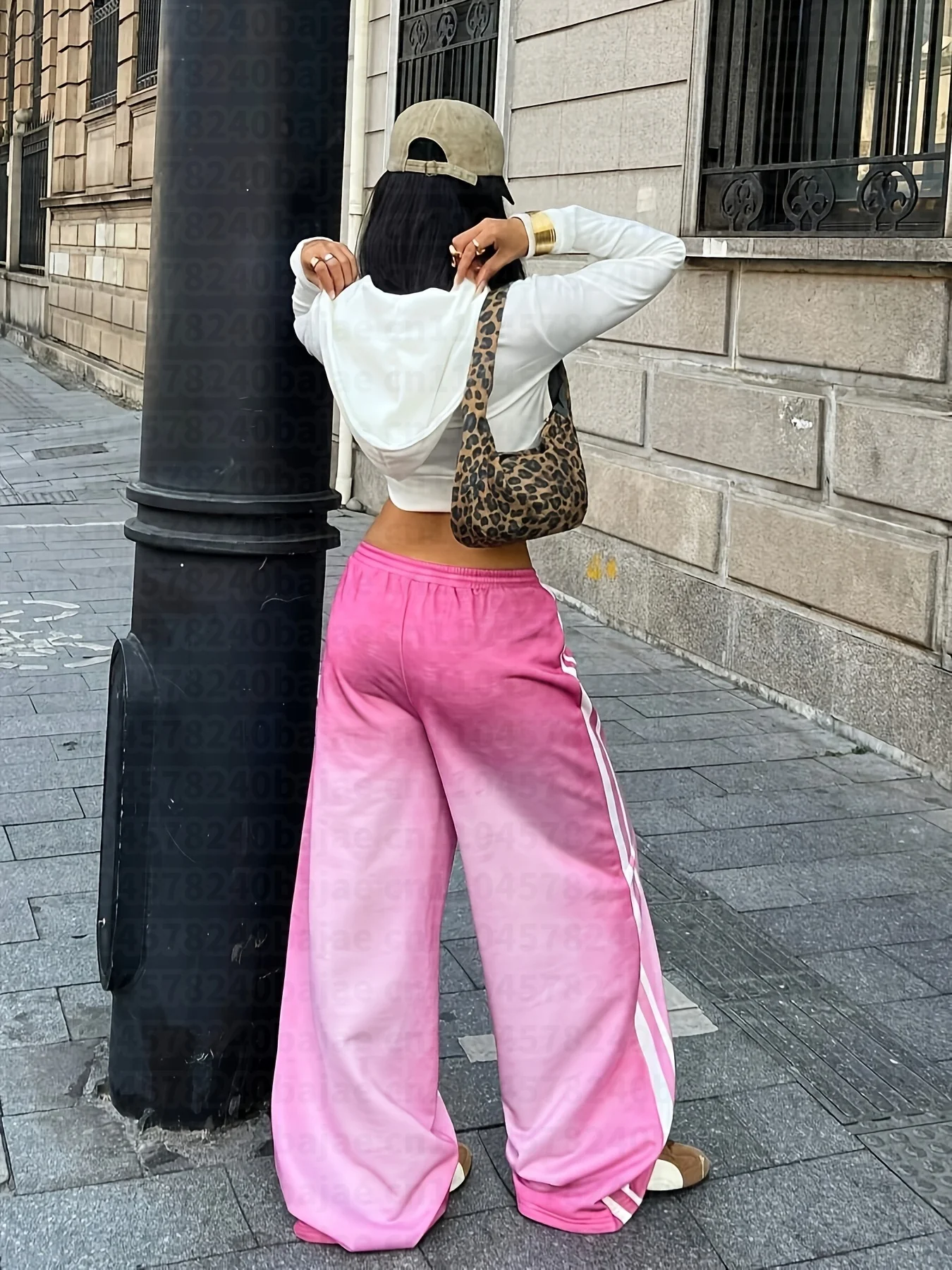 Damen-Sweatpants im Y2K-Stil, pink, hochtailliert, locker geschnitten, mit Streetwear-Design und Valentinstag-Motiv. – Detail 7