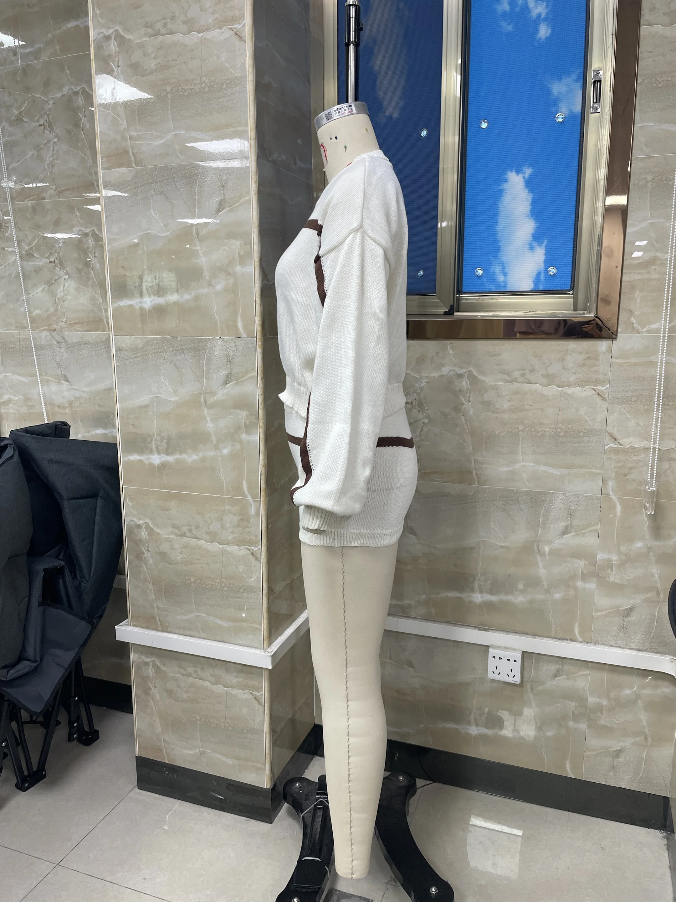 Completi da donna in maglia a due pezzi, maniche lunghe, linea a contrasto, maglione, top e pantaloncini, set loungewear