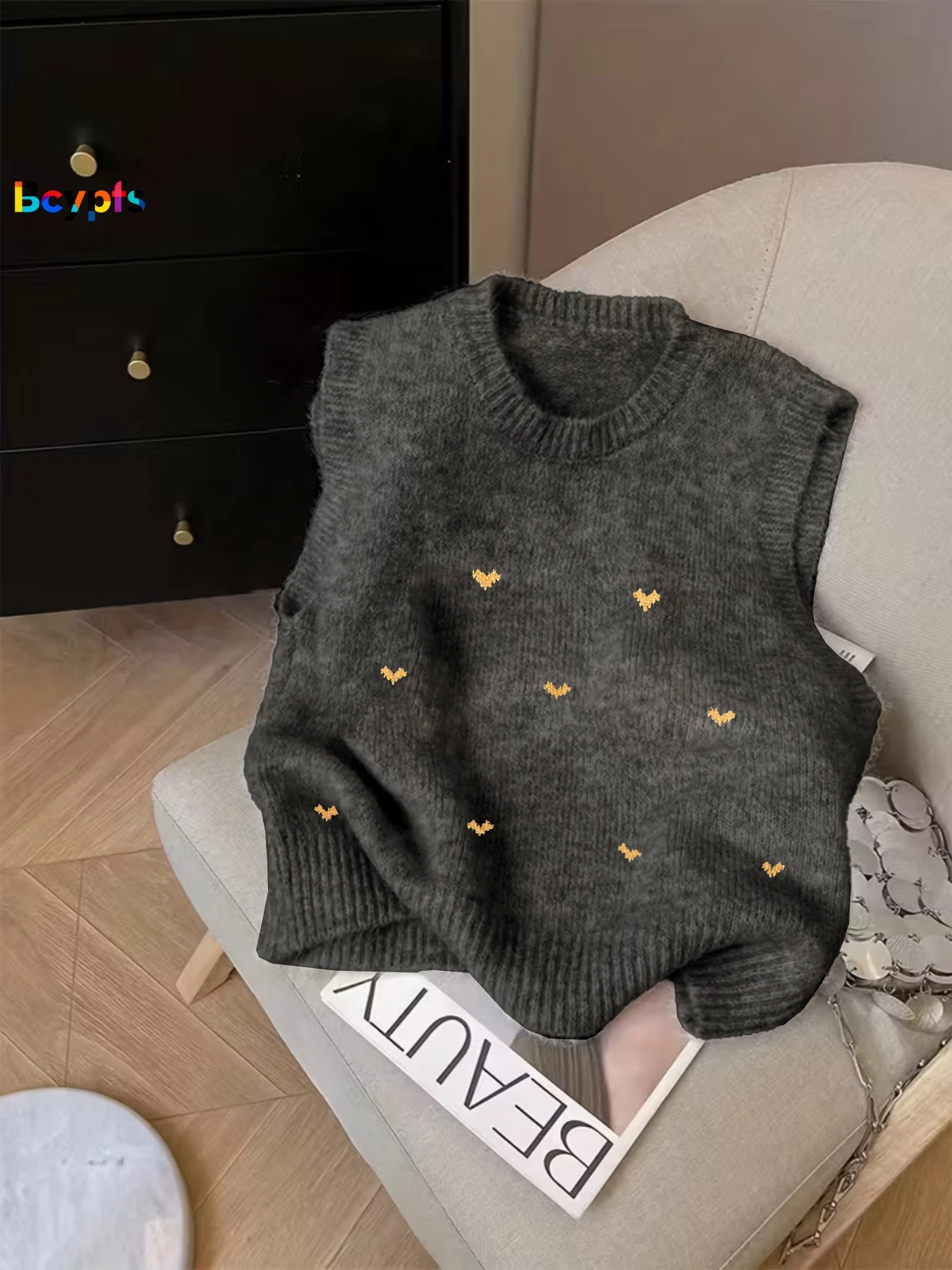 

Женский темно-серый вязаный свитер без рукавов, жилет, милый маленький сердечко с вышивкой, свободный крой, весенне-осенний повседневный наряд на каждый день