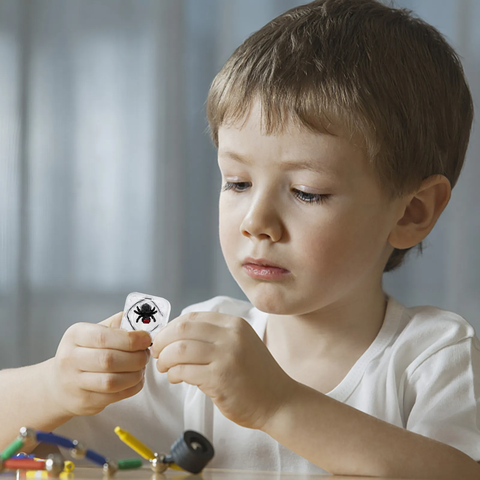 

6Pcs Premium Simulated Ice Cubes Containing Detailed Insects Funny Prank Props for Costume Parties Stage Shows Festival Scary