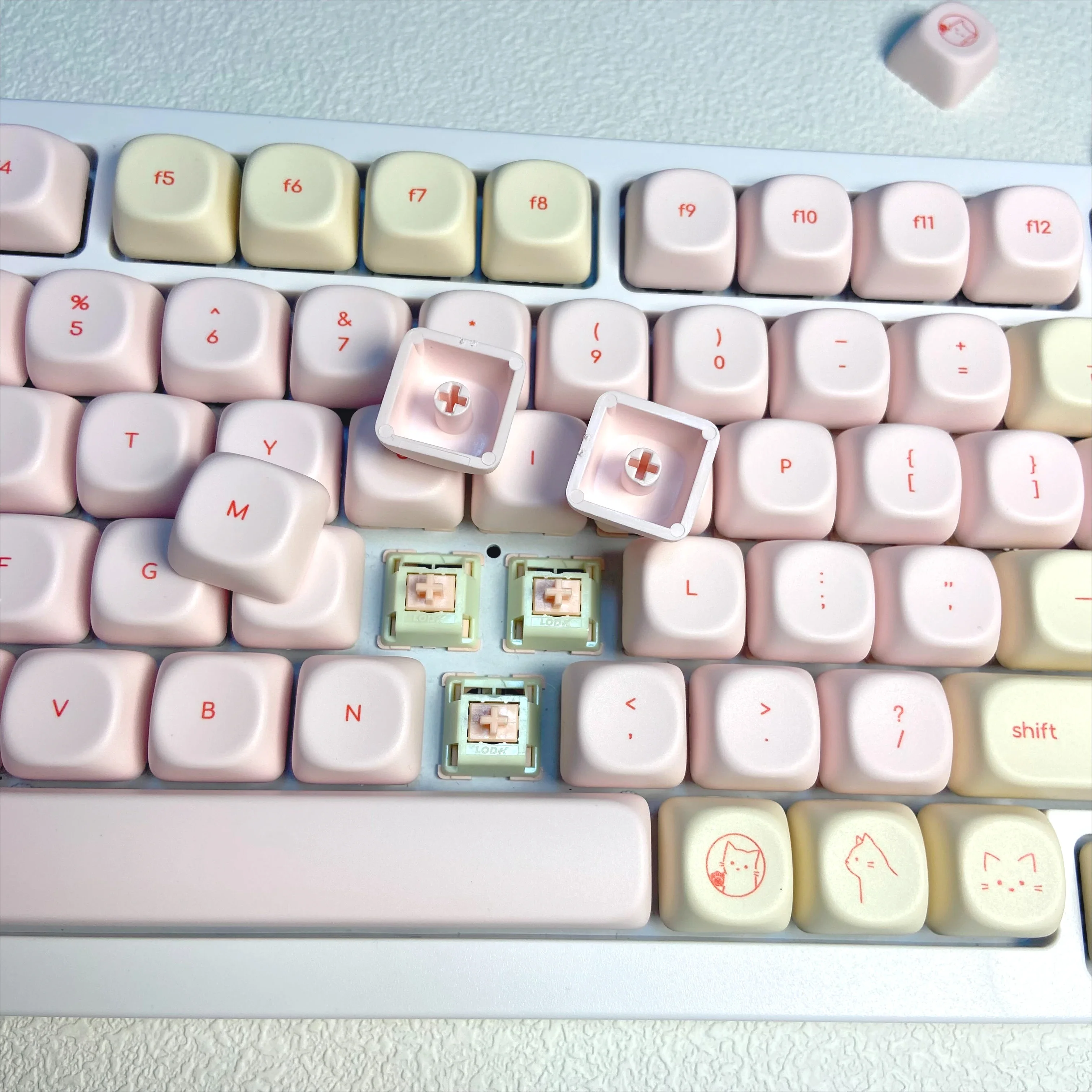 Розовый занятый кот, минималис – обзор и цена Gaming Accessories Aesthetic