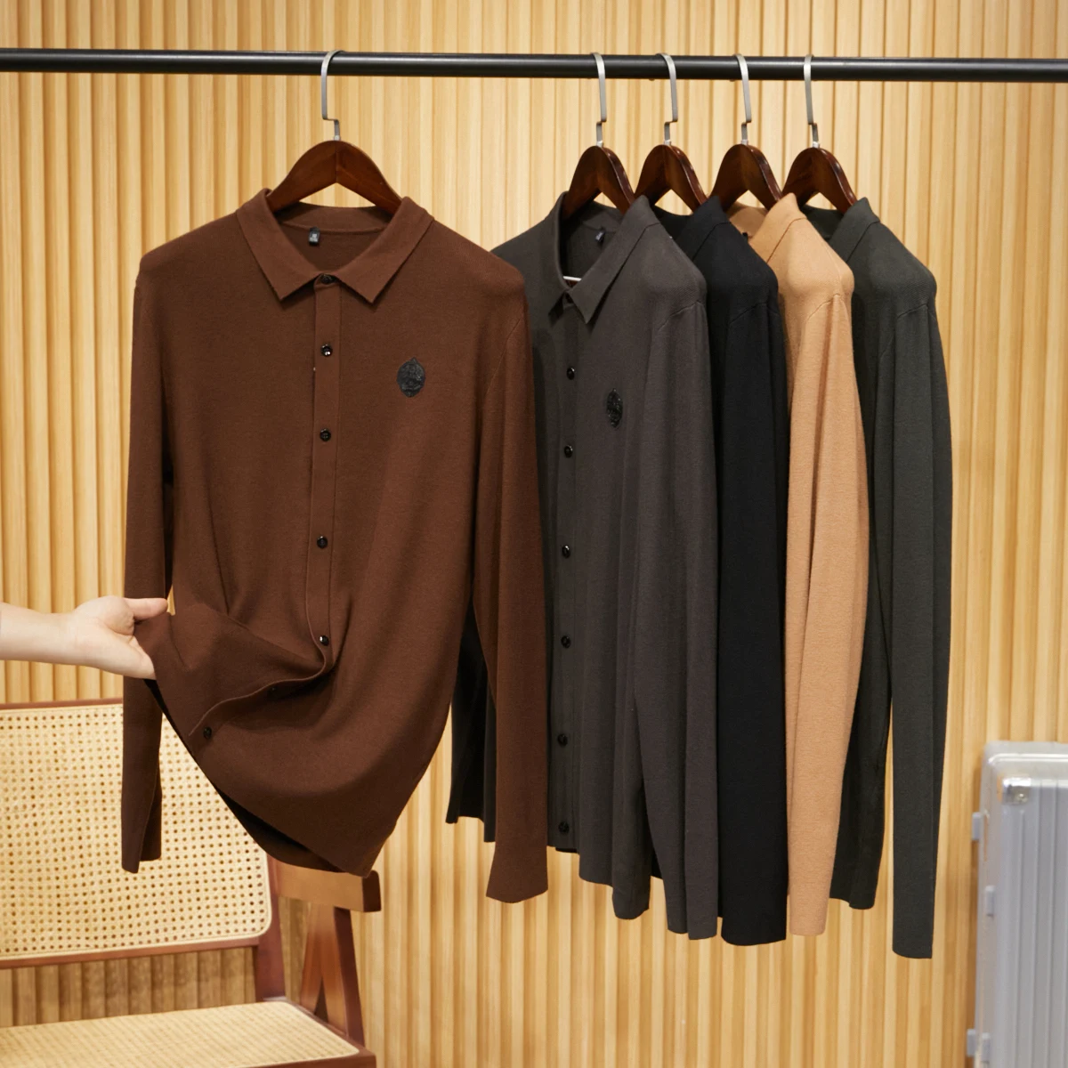 

Низкопрофильный люксовый свитер/кардиган из высококачественной пряжи с 3D-силиконовым дизайном, зимний, мужской, модный, с отложным воротником, вязаный