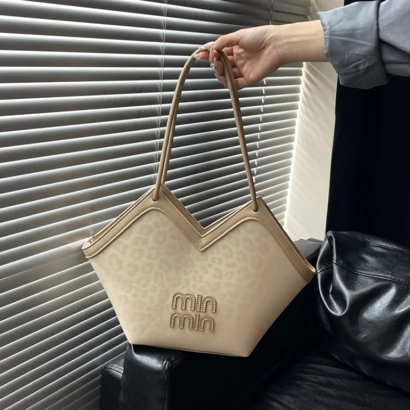 حقيبة يد نسائية أنيقة مصنوعة من الجلد المنقوش باللافندر تتميز بنمط عتيق كاجوال أنيق ​