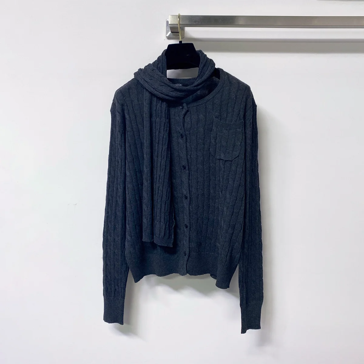 2026 high-quality women's Fried Dough Twists knitting cardigan two-piece set--2682292