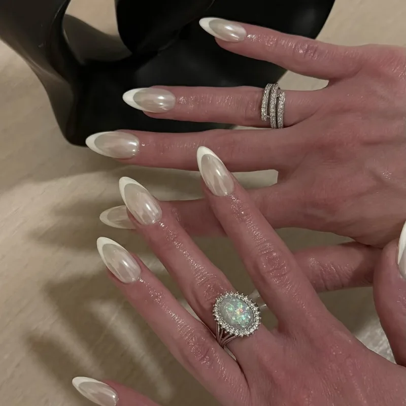 

24Pcs False Nail Set Classic French-Style White Tips with Glossy Coating Press-On Nails Perfect for Gifting To Women and Friends